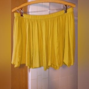 🍄3/$20 sale!! 🍄 Gold/yellow mini skirt